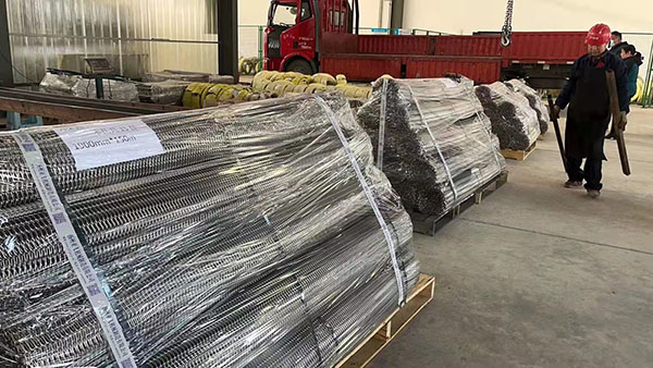 釬焊爐網(wǎng)帶究竟用什么樣的材質(zhì)和結(jié)構(gòu)好?